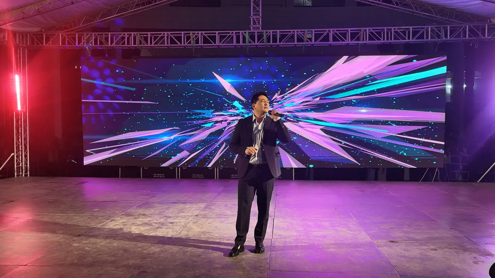 НООРУЗ МАЙРАМЫНА АРНАЛГАН КЕЧКИ КОНЦЕРТКЕ 10 МИҢГЕ ЧУКУЛ КӨРҮҮЧҮ КАТЫШТЫ