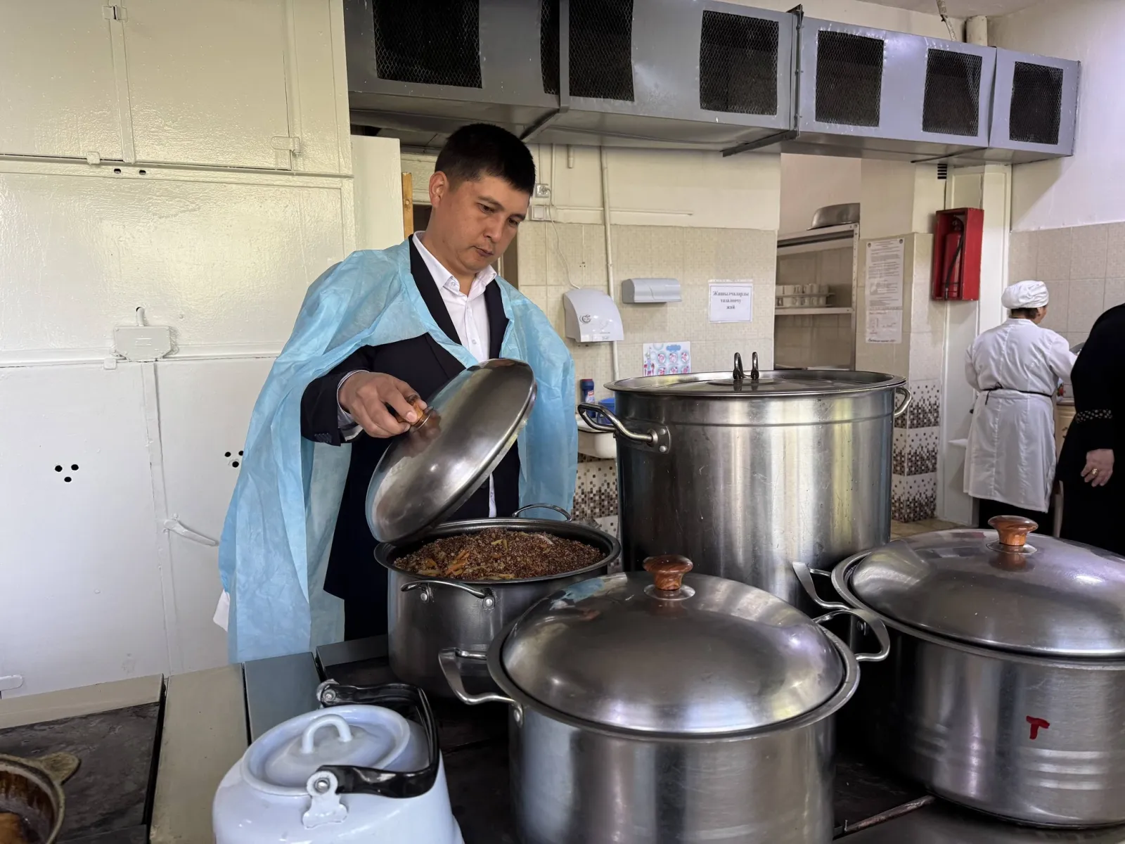 МАНАС ШААРЫНДАГЫ МЕКТЕПТЕР ЖАНА БАЛА БАКЧАЛАР ТЕКШЕРИЛДИ