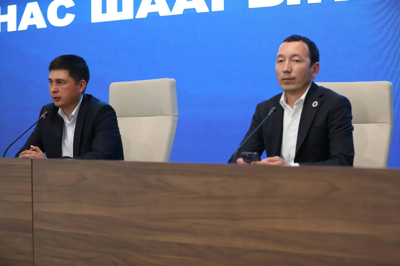 АКТИВДҮҮ ЖАШТАРГА ЫРААЗЫЧЫЛЫК БАРАКЧАЛАРЫ ТАПШЫРЫЛДЫ