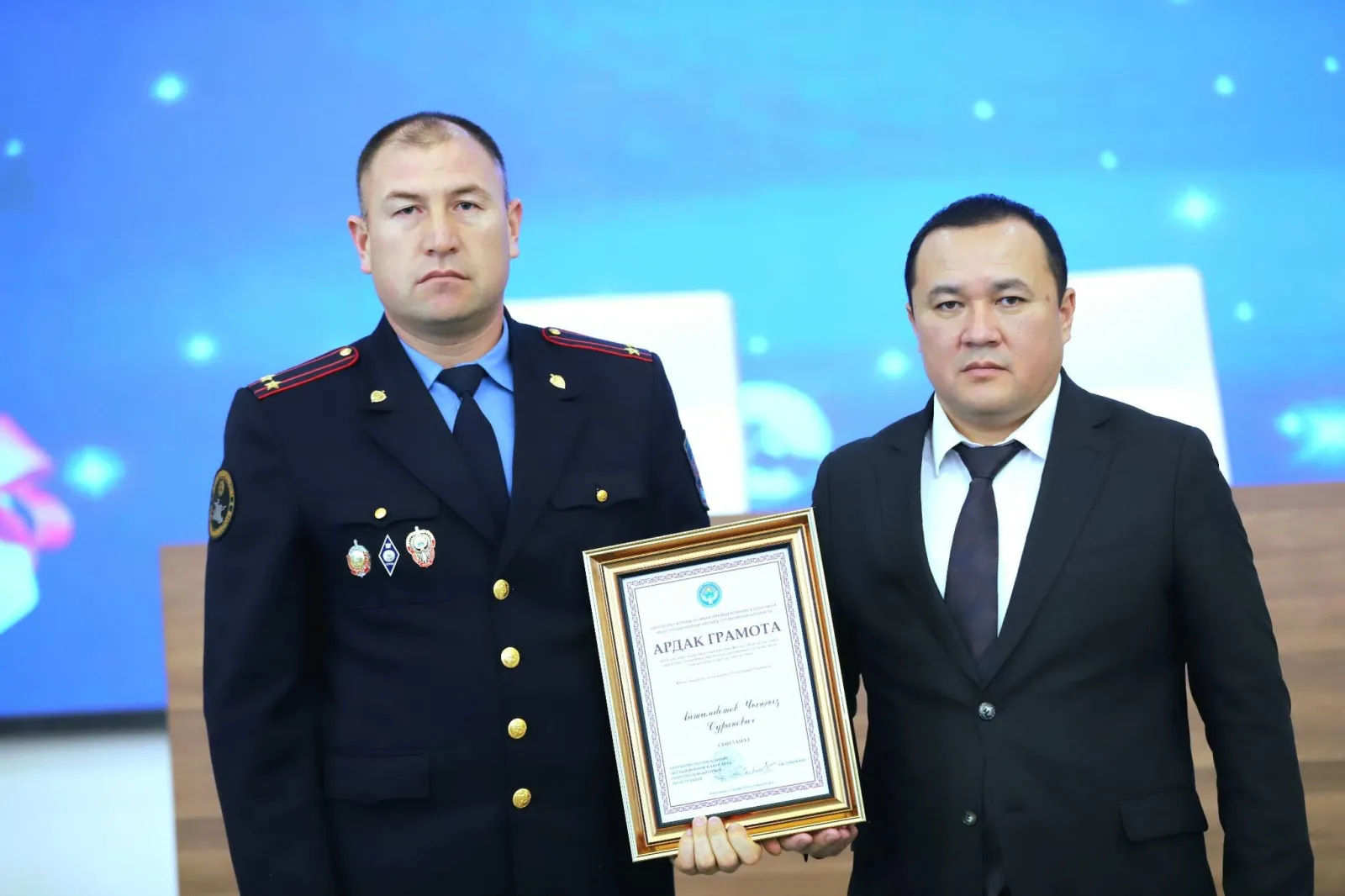 МАНАС ШААРЫНЫН МЭРИ ЭНЕРГЕТИКТЕРДИ КЕСИПТИК МАЙРАМЫ МЕНЕН КУТТУКТАДЫ