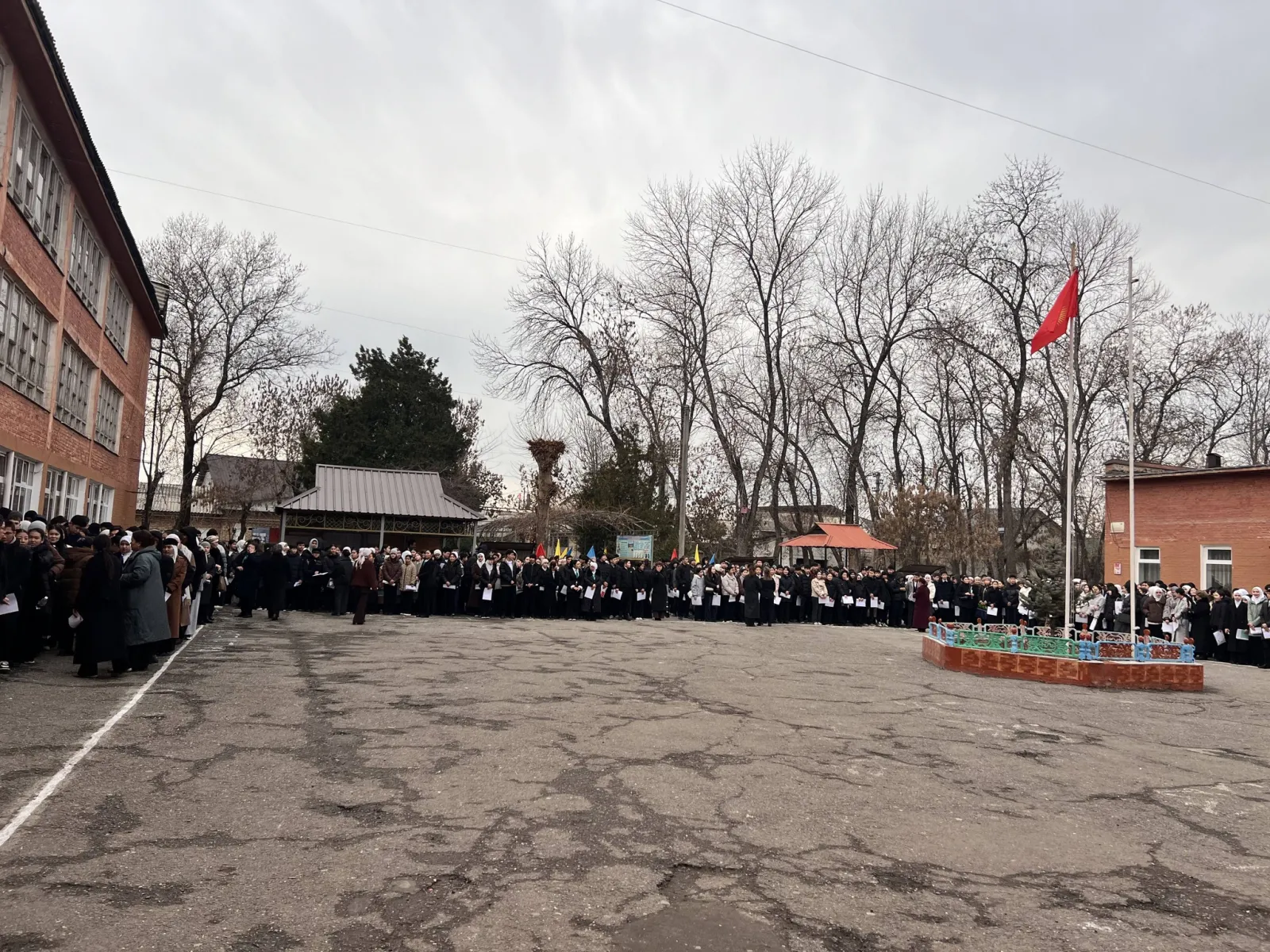 МАНАС ШААРЫНДА ОКУУЧУЛАРДЫН ПРЕДМЕТТИК ОЛИМПИАДАСЫ ӨТҮП ЖАТАТ