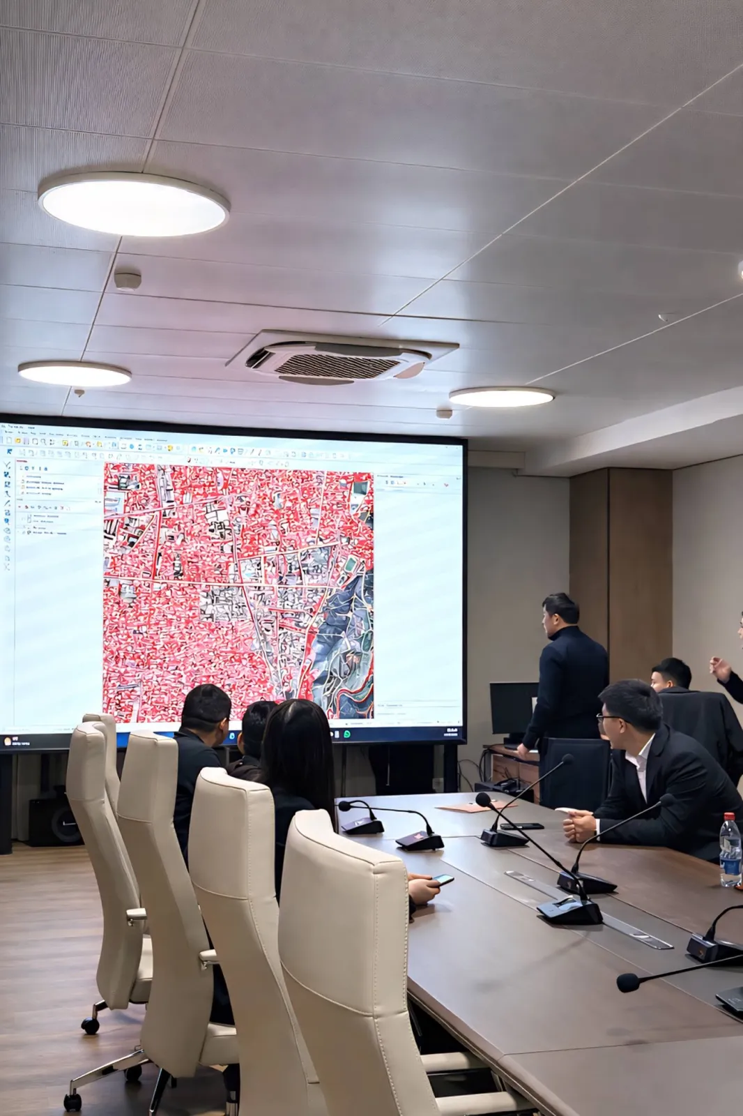 МЭР МАНАС ШААРЫНЫН ЖЕР ФОНДУН ИНВЕНТАРИЗАЦИЯЛОО ЖУМУШТАРЫНЫН ЖЫЙЫНТЫГЫ МЕНЕН ТААНЫШТЫ