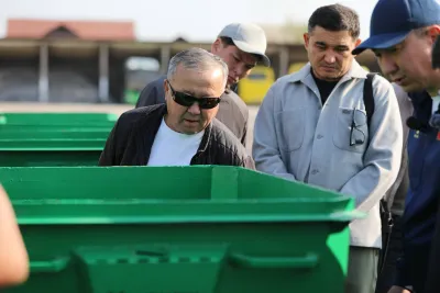 “ТАЗАЛЫК” ИШКАНАСЫНА 520 ДААНА КОНТЕЙНЕР ЖАНА УРНАЛАР БЕРИЛДИ