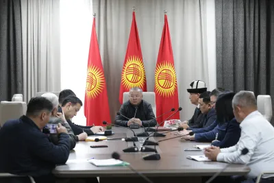 Манас шаарында мэрдин катышуусунда жашылдандыруу жана айлана-чөйрөнү коргоо маселелерине арналган жыйын өттү.