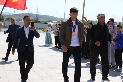 МАНАС ШААРЫ АЗИЯ ЧЕМПИОНУН САЛТАНАТ МЕНЕН ТОСУП АЛДЫ