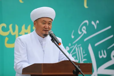 МАНАС ШААРЫНДАГЫ “АЗАТТЫК” АЯНТЫНДА КУРМАН АЙТ НАМАЗЫ ОКУЛДУ