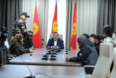 МАНАС ШААРЫНДА ТУРАК ЖАЙЫ КҮЙГӨН 1 ЖАНА АВТО КЫРСЫКА КАБЫЛГАН 6 ЖАРАНГА МАМЛЕКЕТТИК КАМСЫЗДАНДЫРУУ УЮМУ ТАРАБЫНАН СЕРТИФИКАТ ТАПШЫРЫЛДЫ